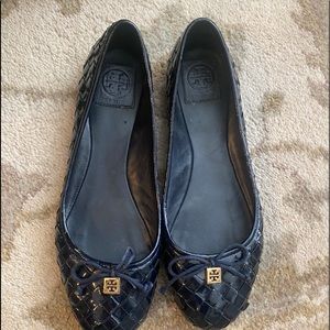 Tory Burch Navy blue loafer 10m Good condition.